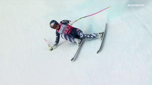 Che spavento per Lindsey Vonn! Dopo una brutta caduta, la stella statunitense finisce nelle reti ma arriva comunque al traguardo sugli sci