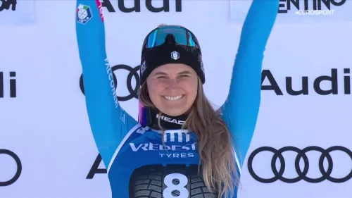 Laura Pirovano si gode la prima vittoria in Coppa del Mondo. Rivivi la premiazione dellazzurra e linno italiano