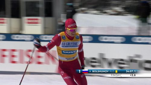 Aleksander Bolshunov domina la mass start in Engadina davanti a Klaebo