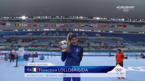 Lollobrigida raggiante sul podio dei 3000m: la sua premiazione - Olimpiadi invernali