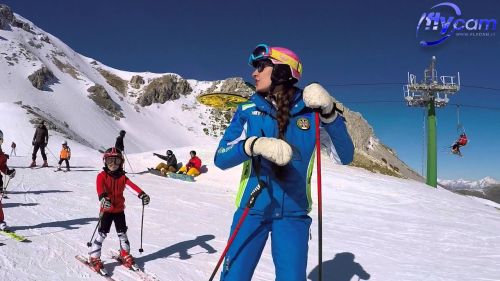 Ovindoli - Bambini sciano con Maestra di sci - Famiglie