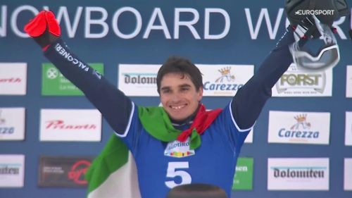 Maurizio bormolini sul podio di carezza: mano sul cuore e inno a squarciagola