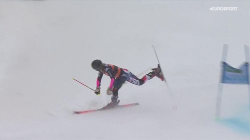 Numero da freestyle di paula moltzan: resta in piedi e schiva l'addetto durante il gigante femminile