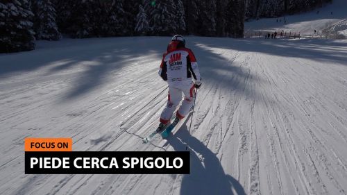 Piede cerca spigolo