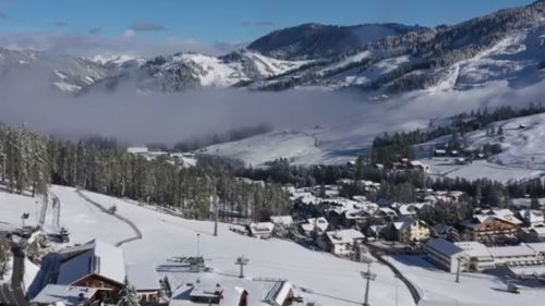 Local Team  Bianco risveglio sulle Dolomiti, la neve d'ottobre imbianca il paesaggio