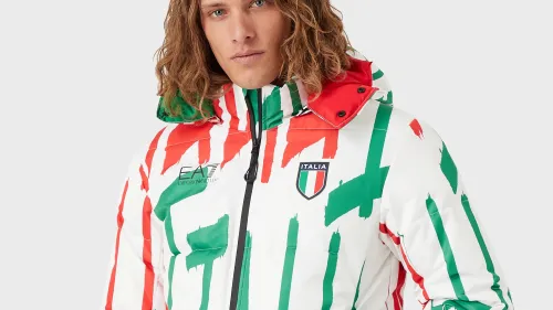 Modello nuova tuta armani