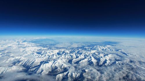 Freddo e neve in arrivo: la montagna si prepara al cambio di stagione.