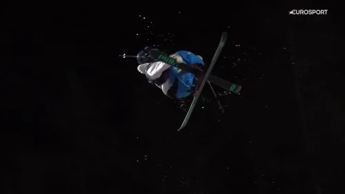 Flora Tabanelli è medaglia doro mondiale nel big air a 17 anni, il video del salto decisivo