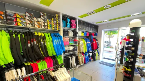 Negozio di abbigliamento sportivo nelle vicinanze on sale