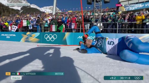 Lisa vittozzi riscrive la storia, il primo oro del biathlon per l'italia è realtà. l'arrivo nel catino di anterselva