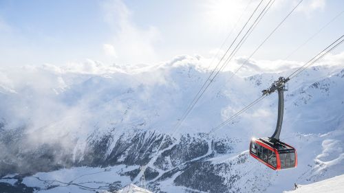 Alpin Arena Senales: lo sci di primavera dove l&rsquo;alta quota fa la differenza e la stagione continua fino al 10 maggio