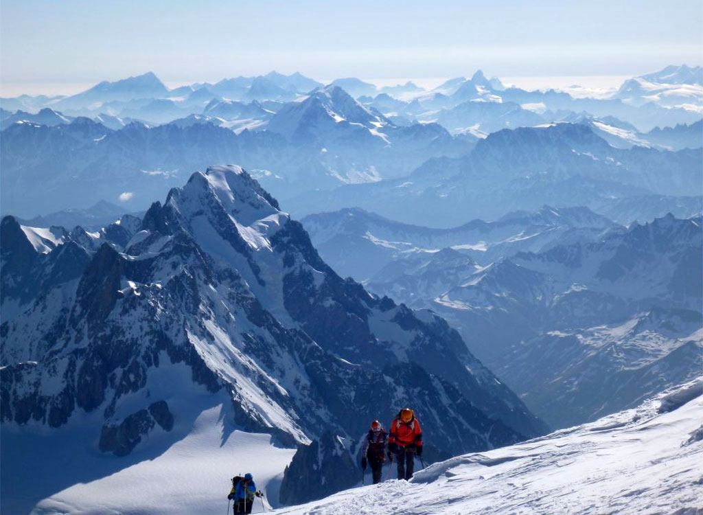 Dal 2019 sul Monte Bianco si sale a numero chiuso. I commenti degli alpinisti italiani