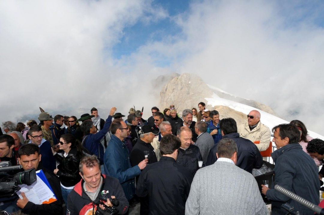 IN MARMOLADA E' STATA INAUGURATA UFFICIALMENTE LA NUOVA TERRAZZA PANORAMICA DI PUNTA ROCCA - Il punto panoramico più alto delle Dolomiti facilmente raggiungibile anche dalle persone diversamente abili