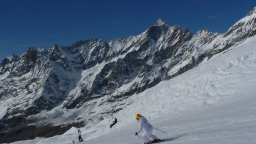 Test Head sullo sfondo comprensorio Cervinia