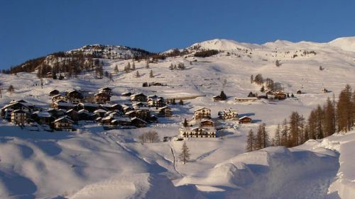 Valle d'Aosta, Chamois: immersi nella neve, là dove le auto non arrivano