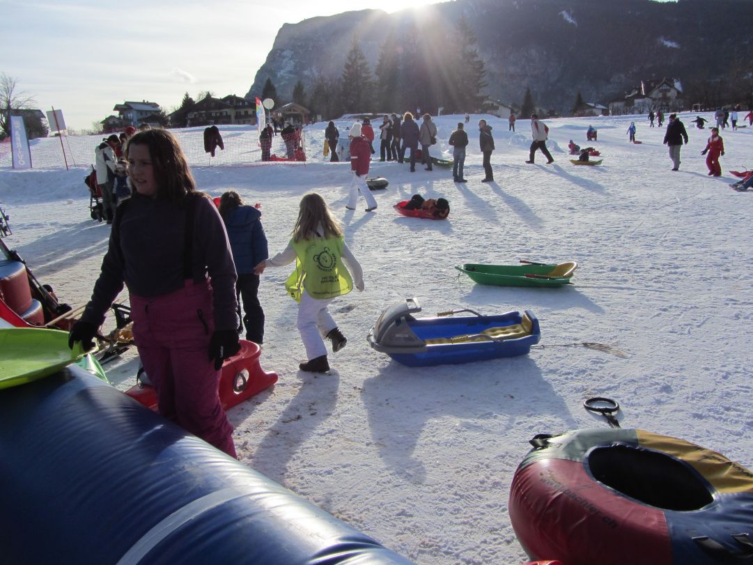 Grandi e piccoli tutti insieme sulla neve!!