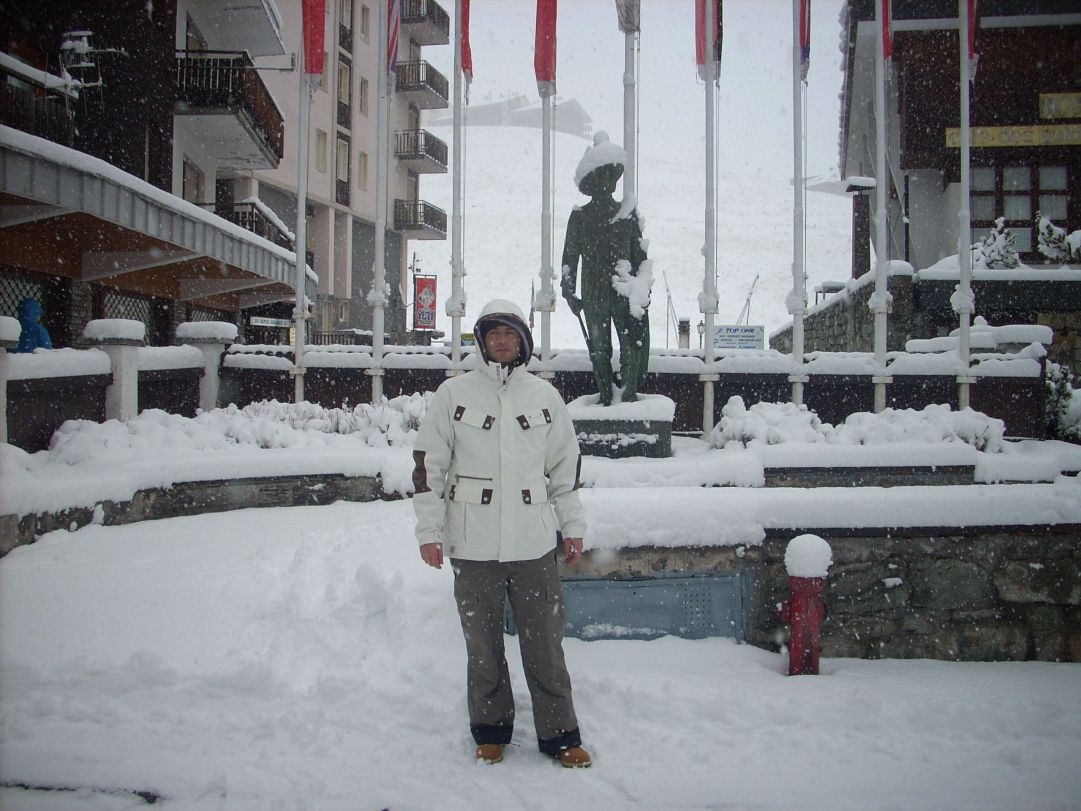 io sotto una nevicata a cervinia circa 30cm di fresca