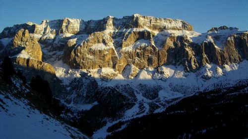 passo sella all'imbrunire