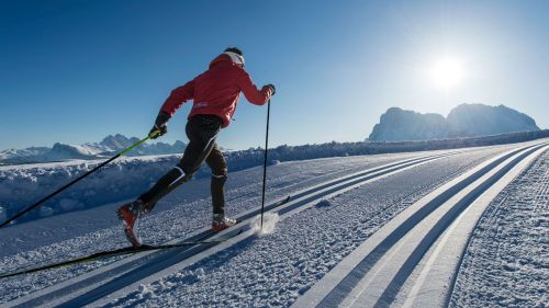 All'Alpe di Siusi il fondo si illumina con il sole e la luna