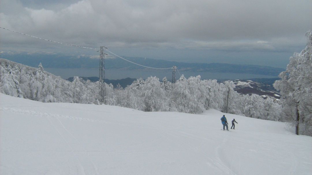 Monte scirocco, località Gambarie D'aspromonte (RC), sciare con vista sullo stretto di messina, Etna.