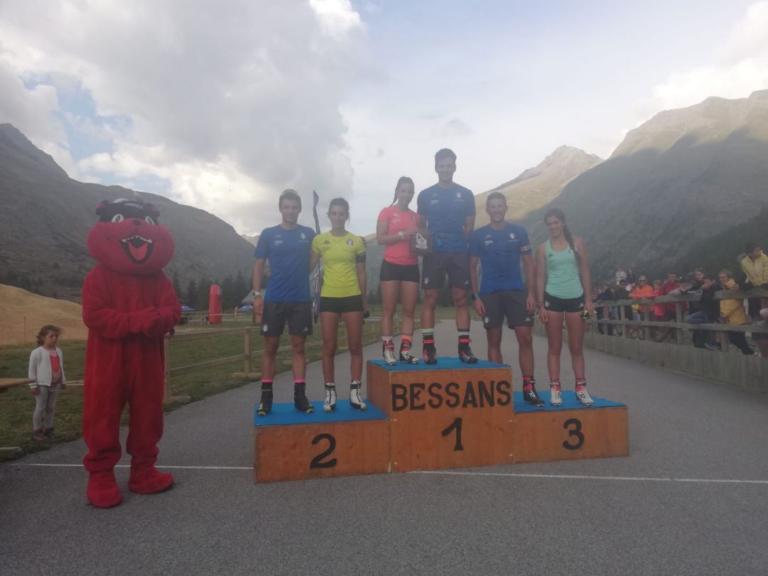 La nazionale junior di biathlon si trova a Bessans in Francia per un collegiale. In questi giorni gli azzurrini si sono potuti allenare con la nazionale francese A di biathlon capitanata da sua maestra Martin Fourcade e hanno anche potuto gareggiare assieme al fuoriclasse transalpino in una competizione di biathlon estivo.