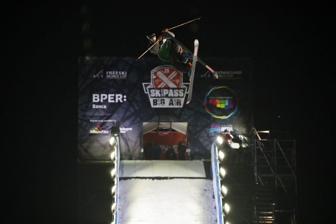 Grande spettacolo a Skipass Modena Fiere dove nel weekend sono andate in scena due gare di Coppa del Mondo di Freestyle specialità Big Air. Ad aggiudicarsi la gara maschile lo statunitense Alexander Hall

Photo by Michele Dardanelli