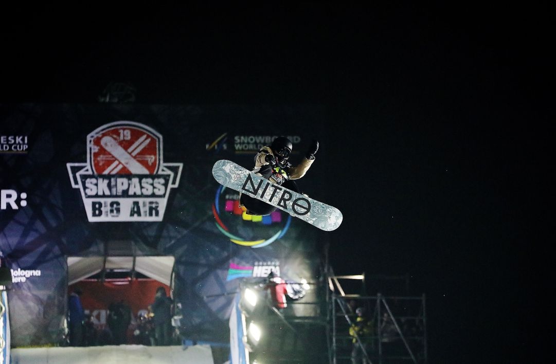 Lo scorso weekend a Skipass Modena Fiere è andata in scena una gara di Snowboard Big Air che ha visto al via tutto i migliori atleti del mondo. Seconda posizione per la canadese Brooke Voigt

Photo by: Michele Dardanelli