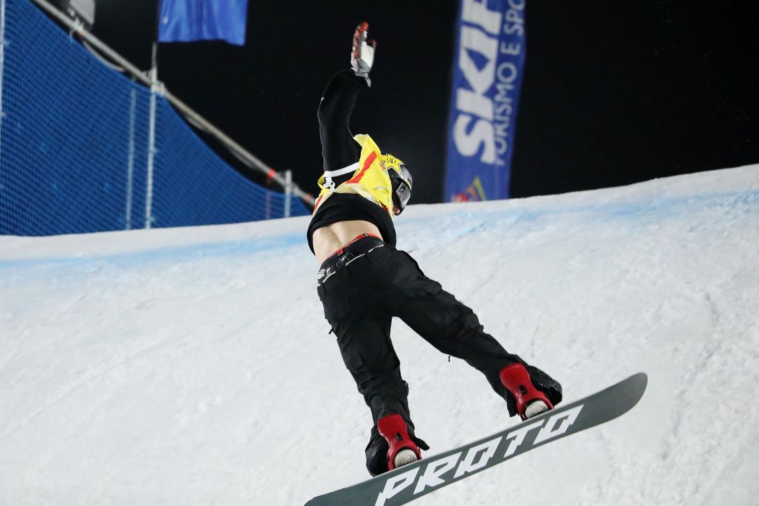 Lo scorso weekend a Skipass Modena Fiere è andata in scena una gara di Snowboard Big Air che ha visto al via tutto i migliori atleti del mondo. Terza piazza per l'americano Chris Corning

Photo by: Michele Dardanelli