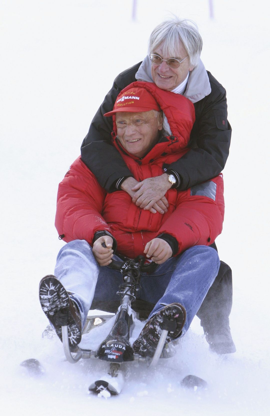 Niki Lauda e Bernie Ecclestone insieme in una delle tante manifestazioni di contorno nel weekend della libera di Kitzbuhel