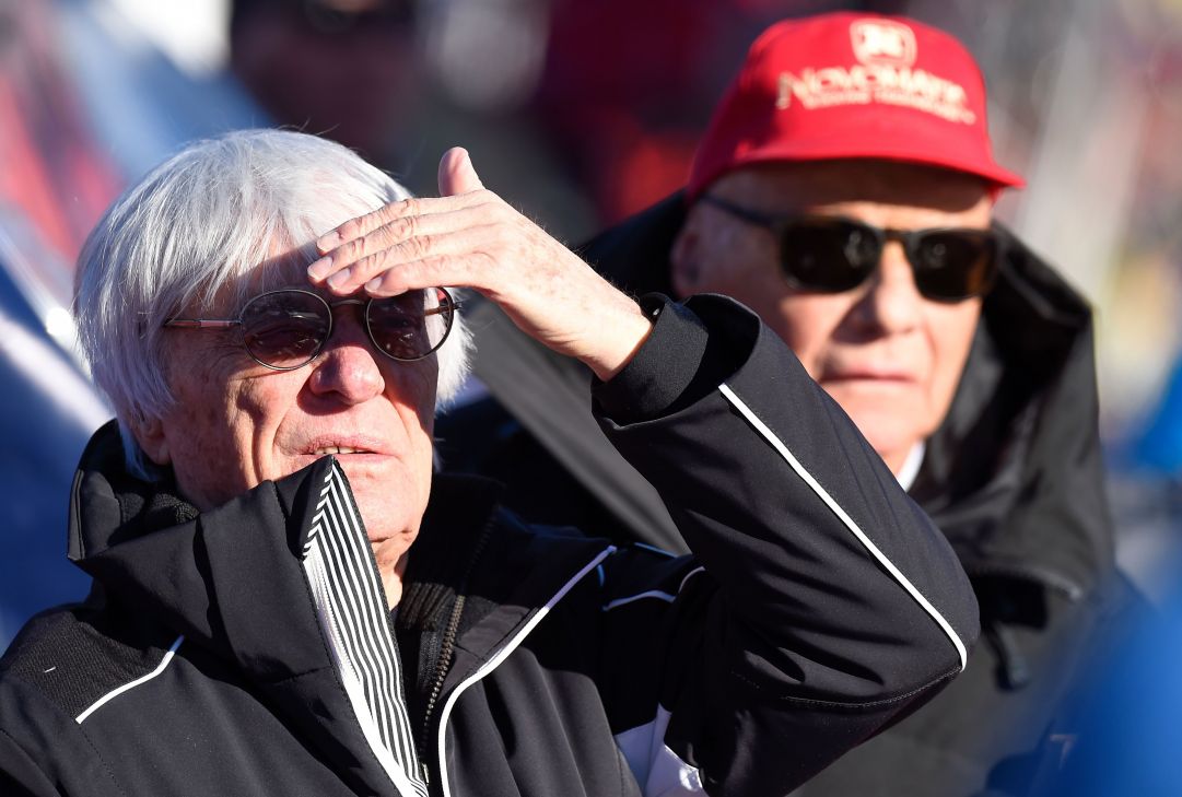 Niki Lauda e Bernie Ecclestone al parterre della libera di Kitzbuhel