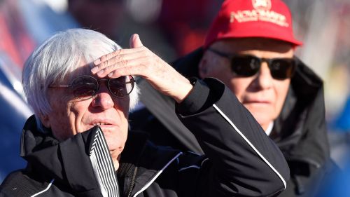 Niki Lauda e Bernie Ecclestone al parterre della libera di Kitzbuhel