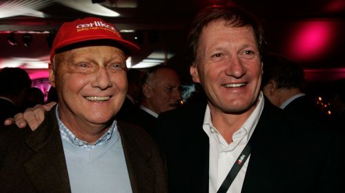 Niki Lauda ed il più forte discesista di tutti i tempi Franz Klammer. I due erano grandi amici. Niki fu ospite di Klammer in occasione del sessantesimo compleanno del carinziano