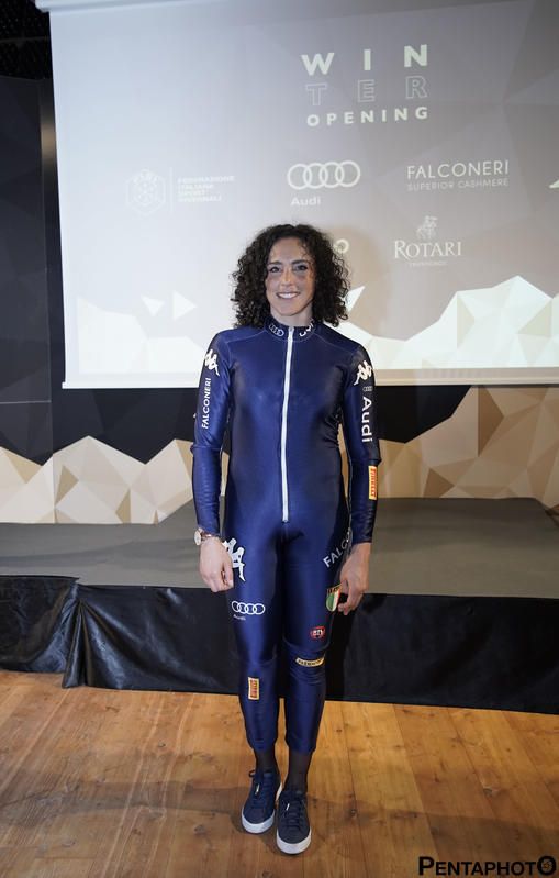 Sono state presentate nella serata di gala di sabato 12 ottobre in occasione del Festival dello Sport di Trento le nuove divise delle nazionali azzurre delle discipline invernali. Eccola la nuova tuta della squadra italiana di sci alpino indossata da Federica Brignone. Dopo alcuni anni di bianco l'Italia per la prossima stagione si vestirà di blu con un'inedita combinazione di inserti grigi posti ai lati...
Credits Foto: Pentaphoto
