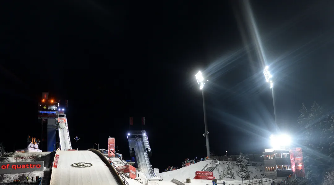 A Oberstdorf si tenterà di gareggiare lunedì pomeriggio alle 17.30