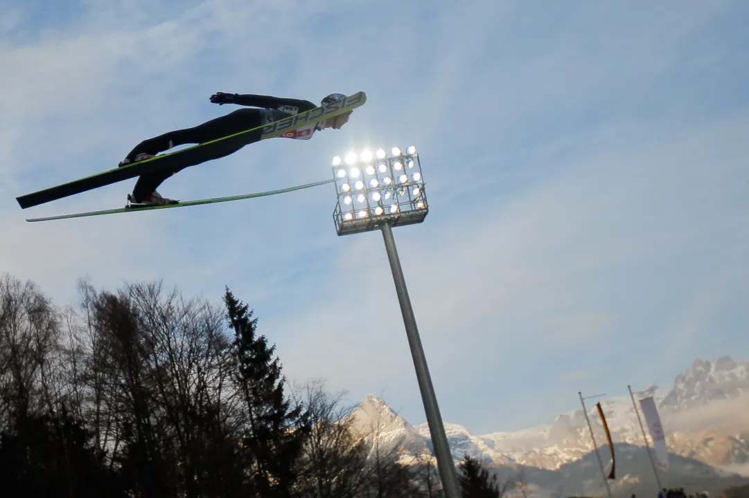 La Fis non lo dice, ma cambierà anche la larghezza delle tute da salto