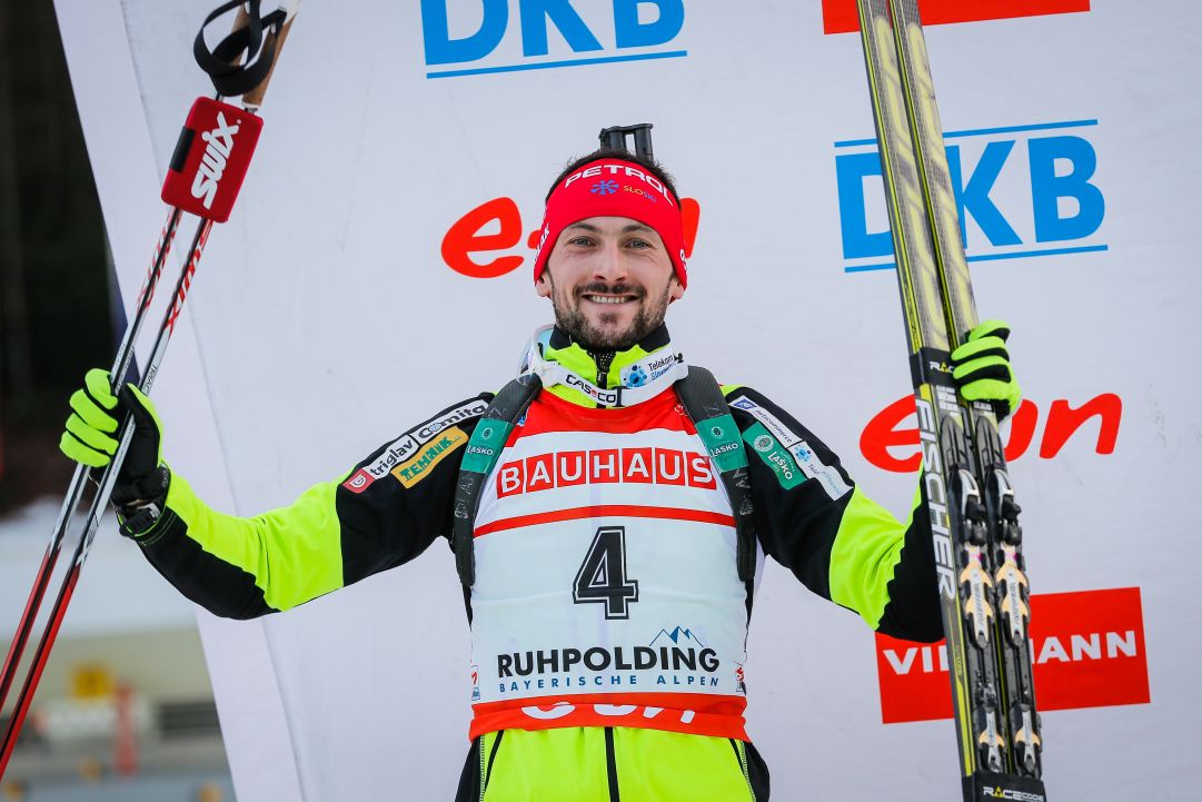 Jakov Fak vince a mani basse la sprint di Holmenkollen