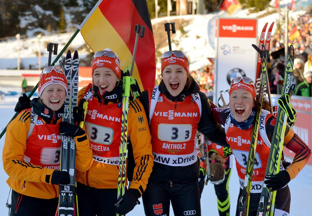 La Germania doma la tempesta di vento e vince la staffetta femminile di Anterselva