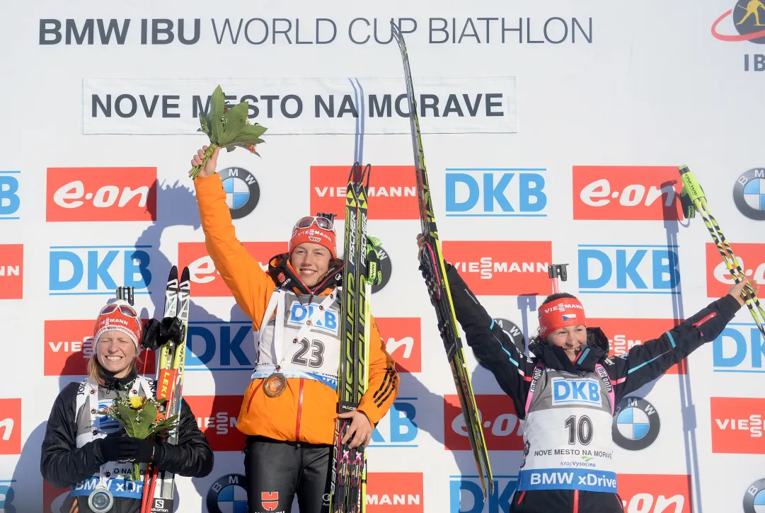 Trionfo tedesco nella sprint di Nove Mesto: Laura Dahlmeier vince davanti a Franziska Hildebrand. 19^ Lisa Vittozzi