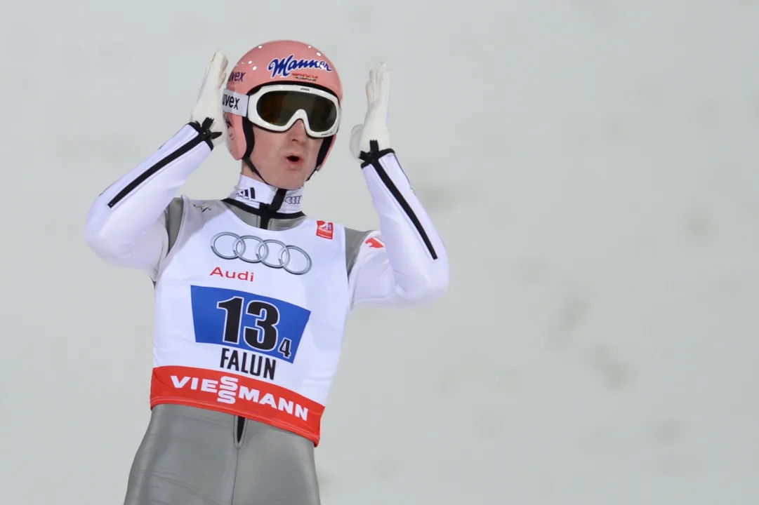 Severin Freund si impone per 3 decimi a Holmenkollen e respinge l'assalto di Peter Prevc