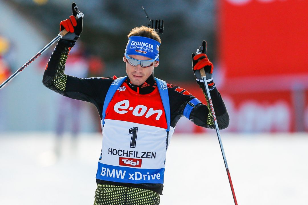 Simon Schempp trionfa nella sprint di Pokljuka precedendo Ole Einar Bjørndalen all'ennesimo record