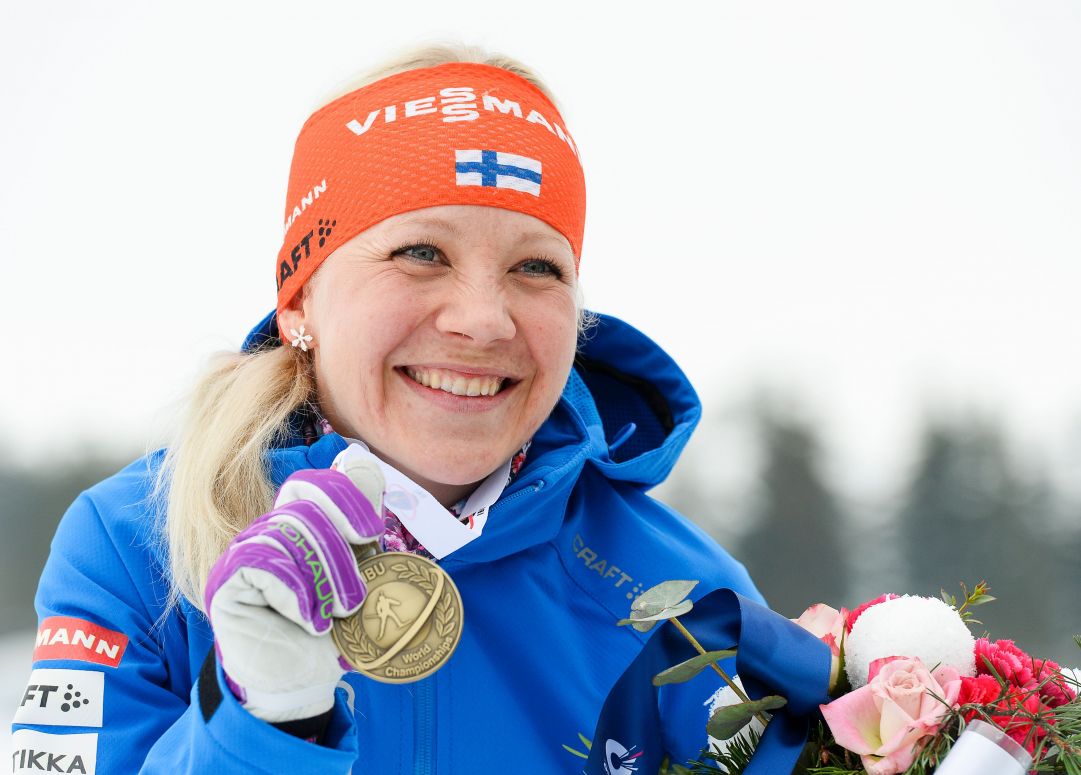Kaisa Mäkäräinen vince l'ultima sprint. Gabriela Soukalova ipoteca la Coppa del Mondo. Dorothea Wierer è 5^