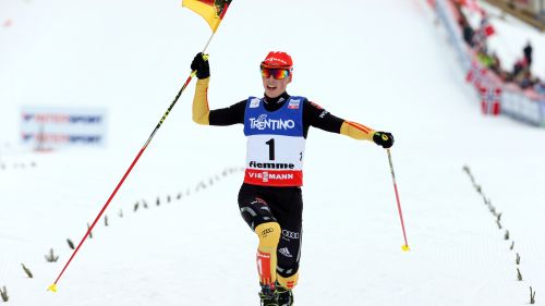 Eric Frenzel vince Oberstdorf e ipoteca la Coppa del Mondo. Nuovo episodio di dilettantismo della Fis