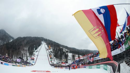 La squadra svizzera davanti all'obiettivo dei fotografi a Zermatt