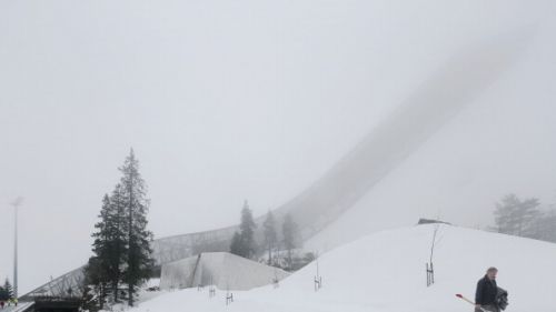 Troppa nebbia a Oslo, impossibile saltare. La gara viene cancellata