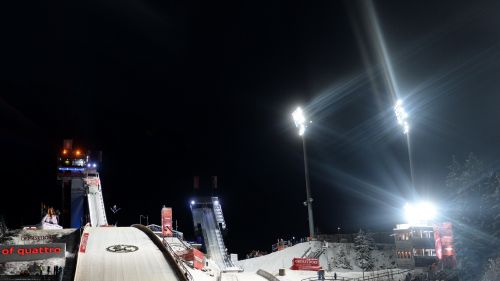 A Oberstdorf si tenterà di gareggiare lunedì pomeriggio alle 17.30