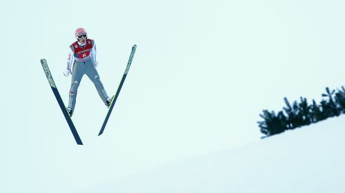 Severin Freund si impone con margine nella prima gara sul Nuovo Kulm