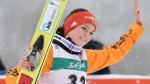 Carina Vogt regala alla Germania la prima vittoria. Sara Takanashi giù dal podio dopo 2 anni!