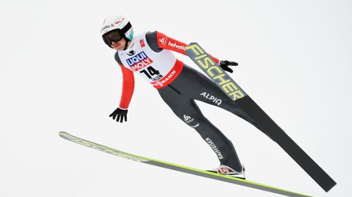 Simon Ammann vince la qualificazione su Normal Hill. Tutti gli italiani superano il 'taglio'