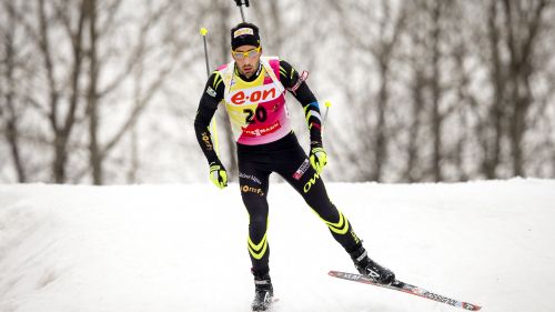 Jakov Fak vince a mani basse la sprint di Holmenkollen, l'Italia difende i 5 posti