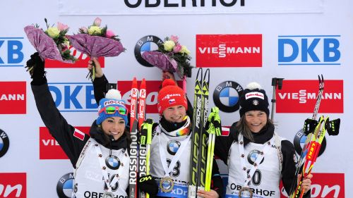 Gregor Schlierenzauer trionfa a Hinzenbach ed eguaglia Adam Malysz